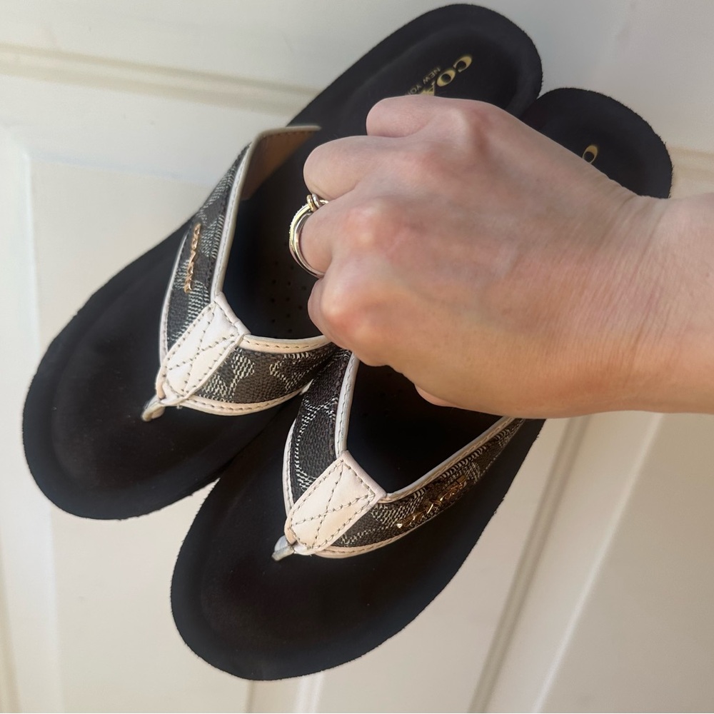 Coach Jolene Monogram Flip Flop - Size 6.5 - Picture 4 of 12